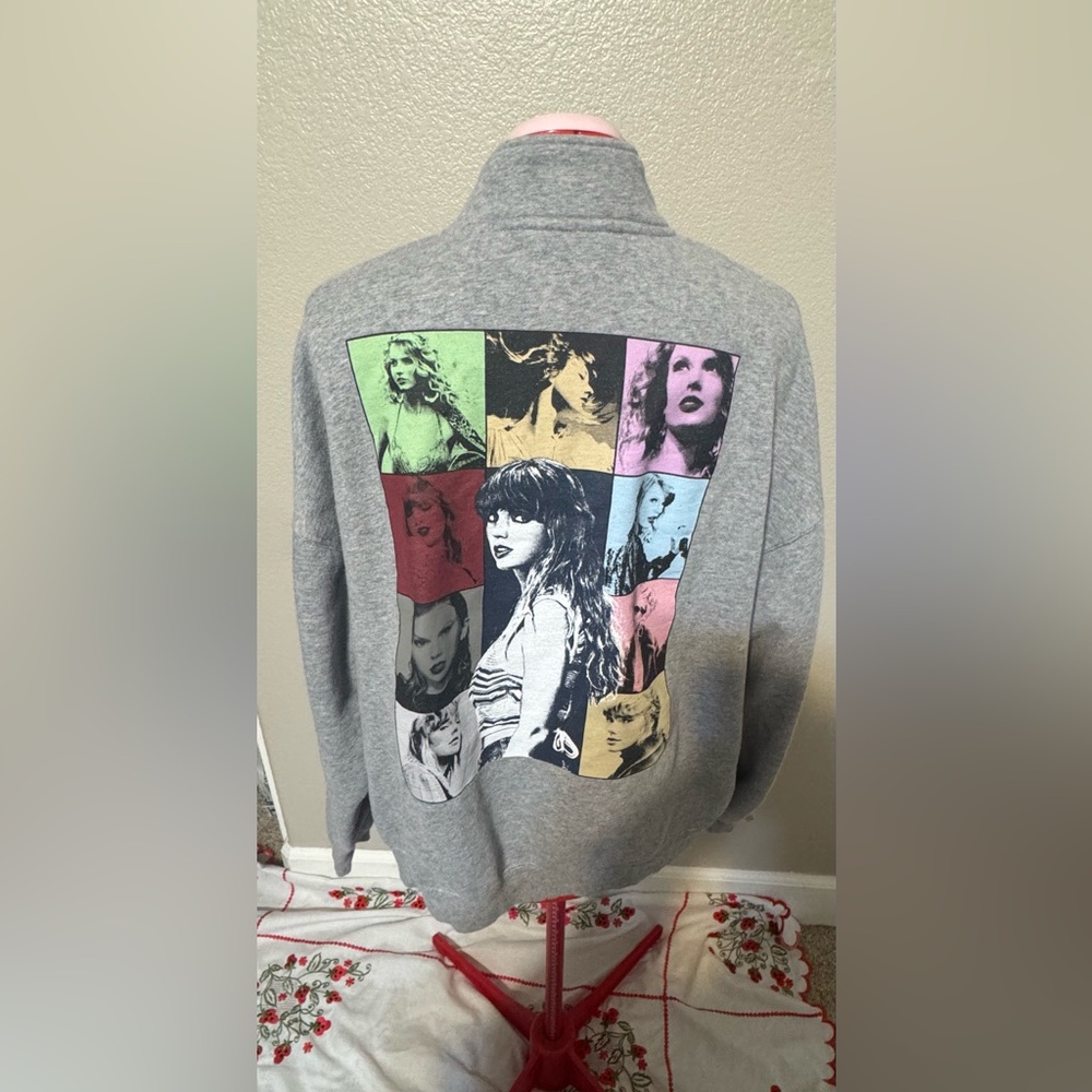 Taylor Swift The Eras Tour 2023-2024 Official Merch Quarter Zip Size Medium - Picture 7 of 7